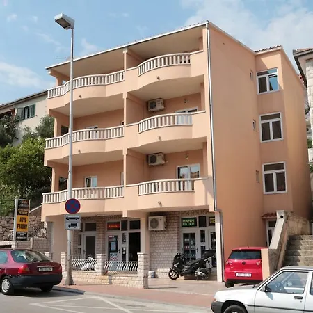 Petrovic * Makarska