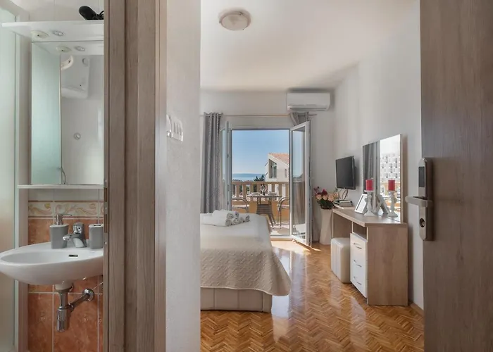 Petrovic * Μακάρσκα