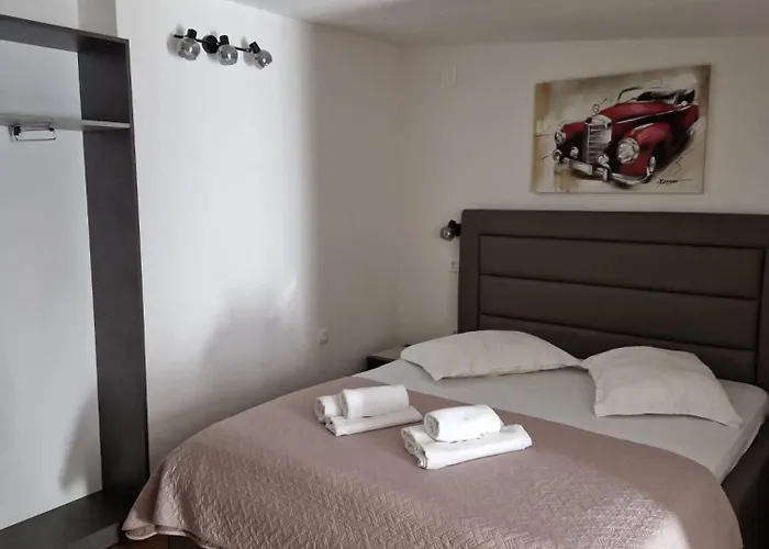 Petrovic * Μακάρσκα